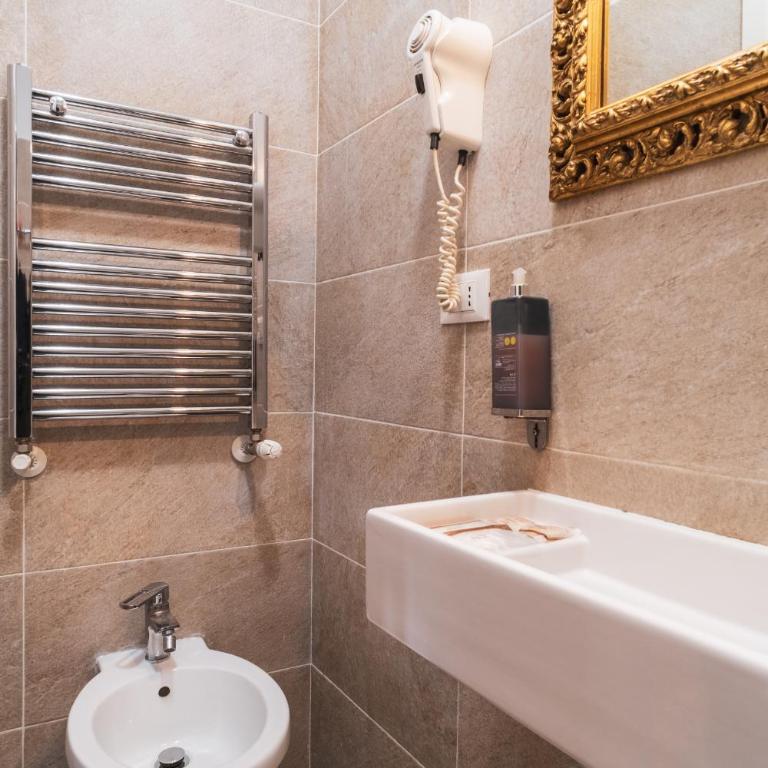 Golden Rooms Piazza di Spagna - Double Room - 9