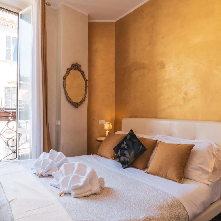 Golden Rooms Piazza di Spagna - Deluxe Double Room with Balcony - 2
