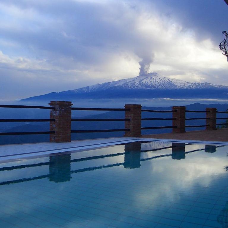 Villa Etna Mare - Pool villa in peaceful location with breathtaking views of the sea, Mt Etna & Taormina - - Three-Bedroom House - 3