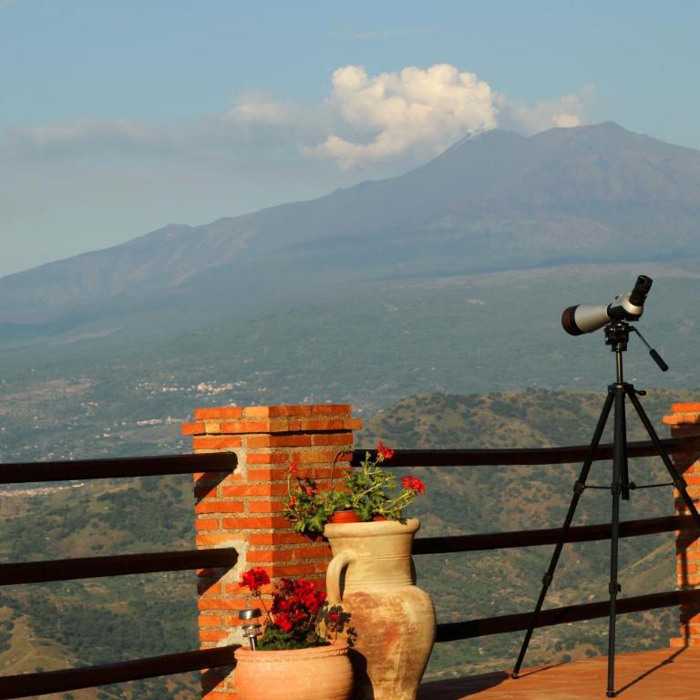 Villa Etna Mare - Pool villa in peaceful location with breathtaking views of the sea, Mt Etna & Taormina - - Three-Bedroom House - 22