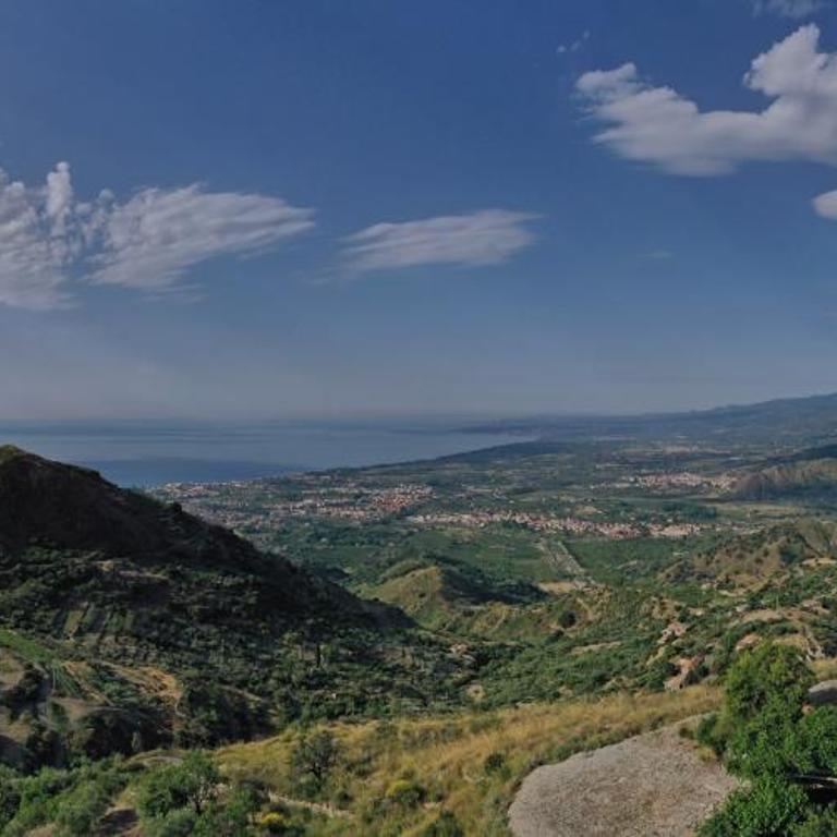 Villa Etna Mare - Pool villa in peaceful location with breathtaking views of the sea, Mt Etna & Taormina - - Three-Bedroom House - 5