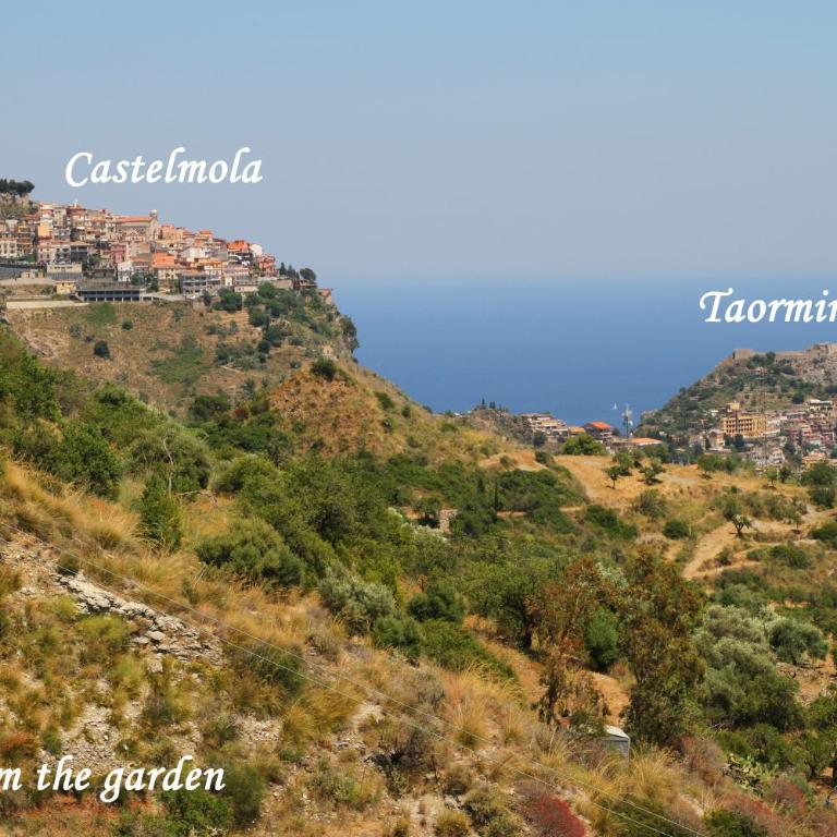 Villa Etna Mare - Pool villa in peaceful location with breathtaking views of the sea, Mt Etna & Taormina - - Three-Bedroom House - 8