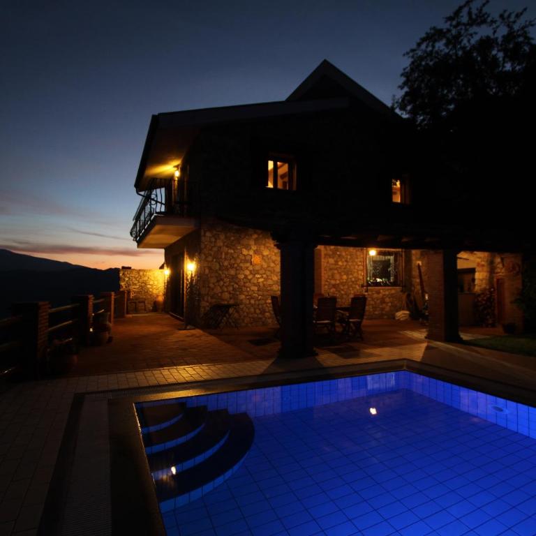 Villa Etna Mare - Pool villa in peaceful location with breathtaking views of the sea, Mt Etna & Taormina - - Three-Bedroom House - 32