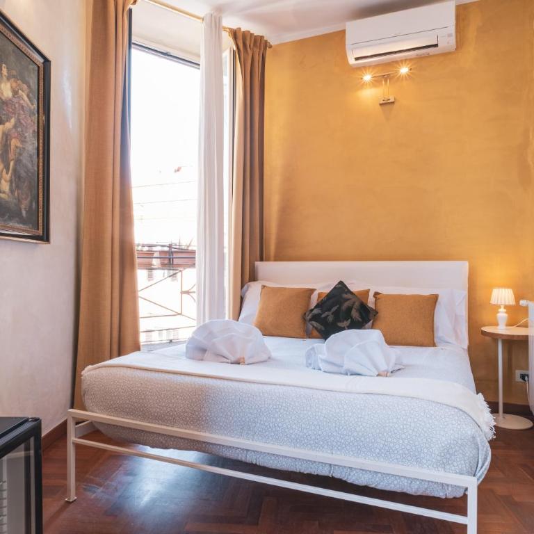 Golden Rooms Piazza di Spagna - Deluxe Double Room with Balcony - 6