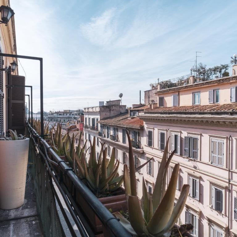 Golden Rooms Piazza di Spagna - Deluxe Double Room with Balcony - 11