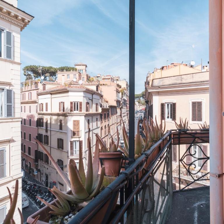 Golden Rooms Piazza di Spagna - Deluxe Double Room with Balcony - 10