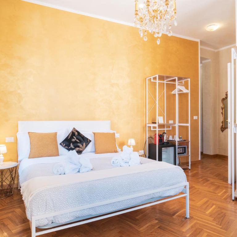 Golden Rooms Piazza di Spagna - Deluxe Double Room with Balcony - 13