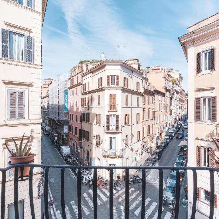 Golden Rooms Piazza di Spagna - Executive Triple Room - 11