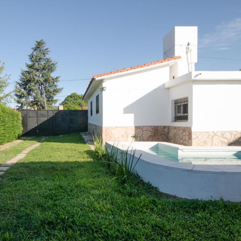 Casa en Villa Carlos Paz con Pileta , Quincho y Jardín a Pasos del Centro - Two-Bedroom House - 25
