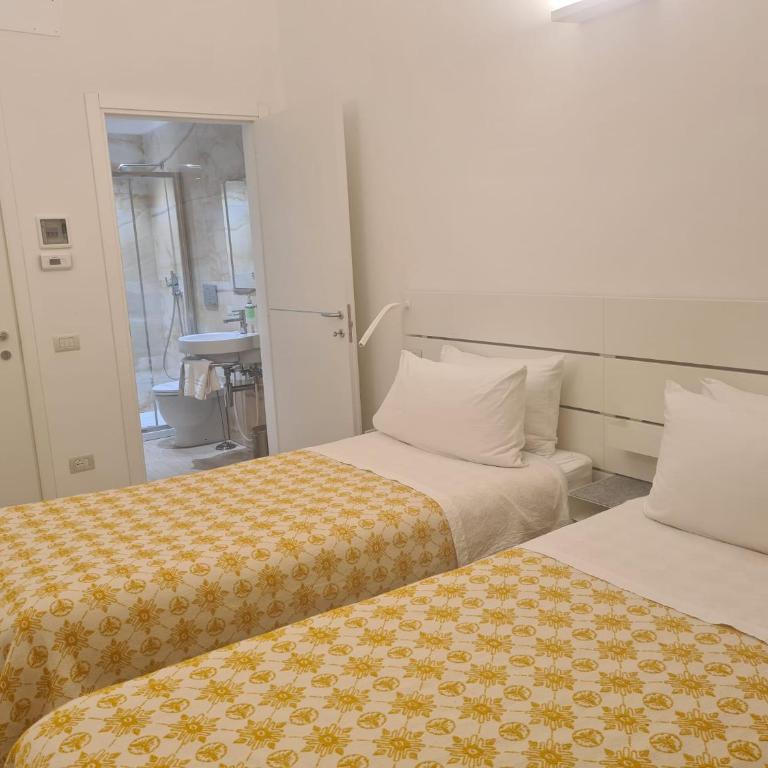 Central Savona - Twin Room with Private Bathroom - 11