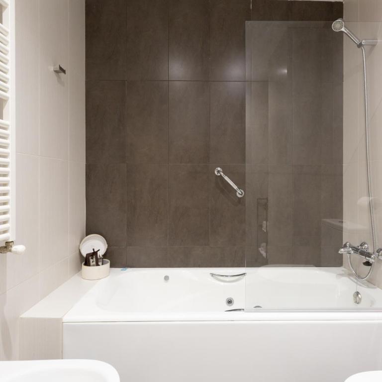 Unamuno by Bilbao Living - Two-Bedroom Apartment - 61