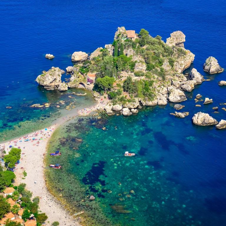 Villa Etna Mare - Pool villa in peaceful location with breathtaking views of the sea, Mt Etna & Taormina - - Three-Bedroom House - 38