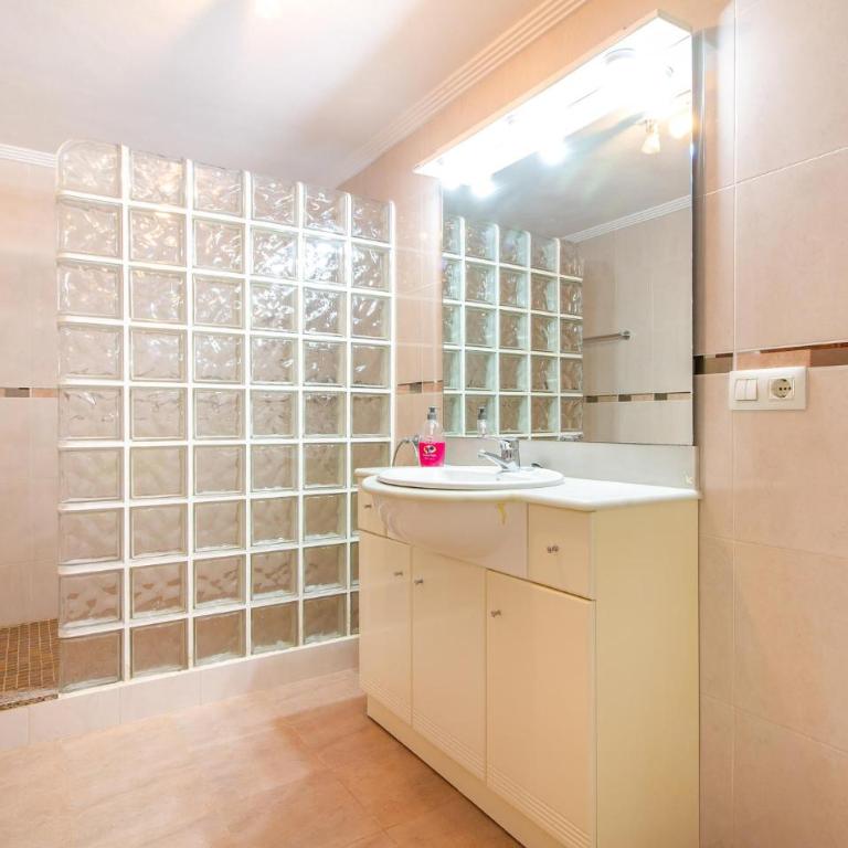 Stunning Apartment In Los Cerezos - Two-Bedroom Apartment - 10