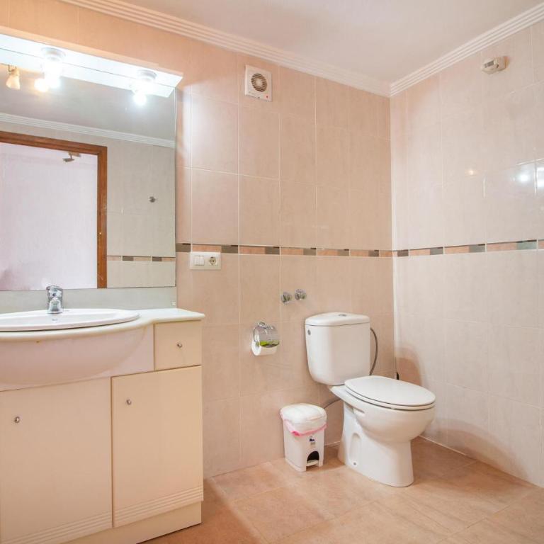 Stunning Apartment In Los Cerezos - Two-Bedroom Apartment - 11