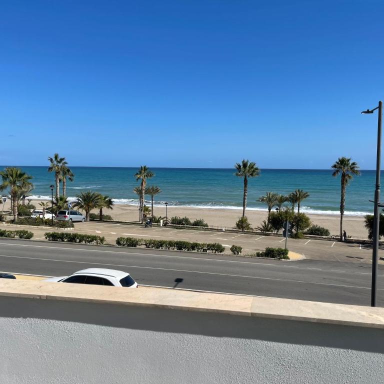 Precioso apartamento frente a la playa con piscina - Apartamento de 2 dormitorios - 46