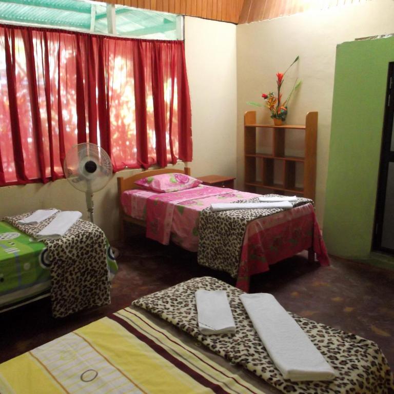 Villa Hermosa de Tambopata Casa Hospedaje & Hostel - Habitación Triple con baño privado - 2