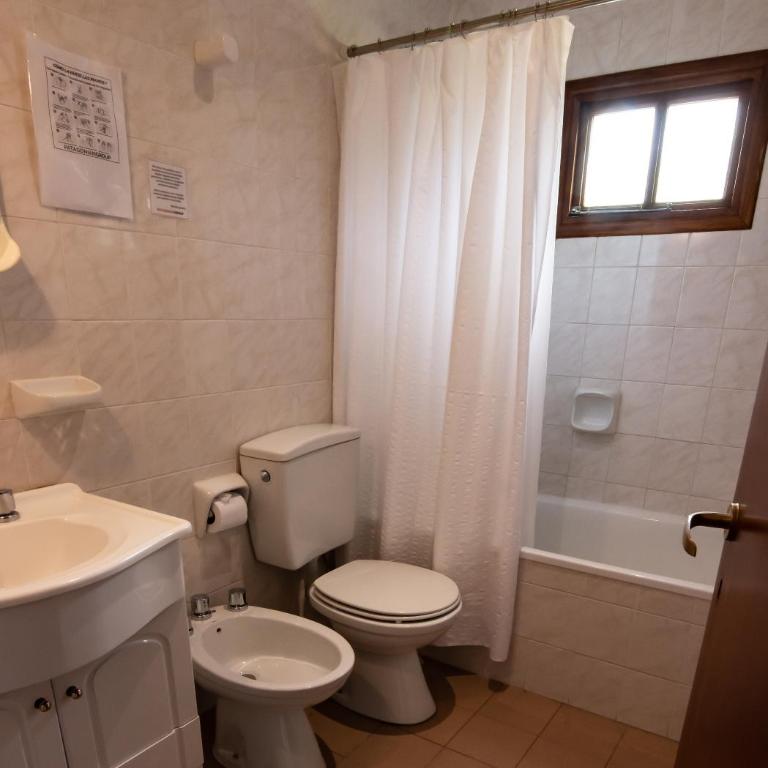 Fitz Roy Hostería de Montaña - El Chaltén - Family Room with Private Bathroom - 3