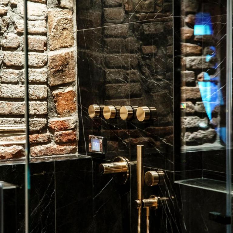 Vitrum - Como Luxury Suites - Suite Deluxe - 6