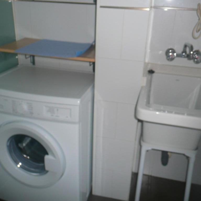 Holiday Apartments Malvarrosa Beach - Superior Three-Bedroom Apartment with Terrace - 3