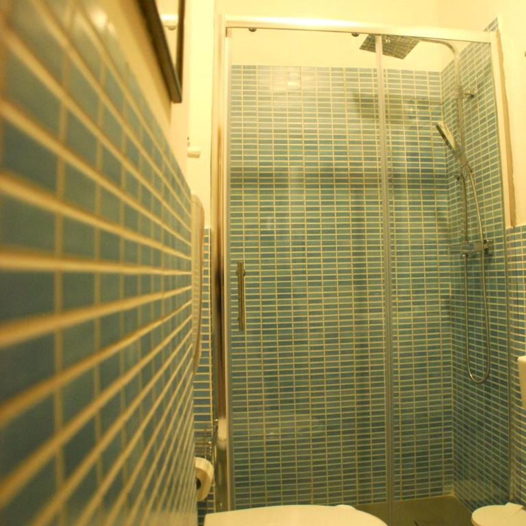 AlbergoTeatro - Camera Matrimoniale con Bagno in Comune - 10