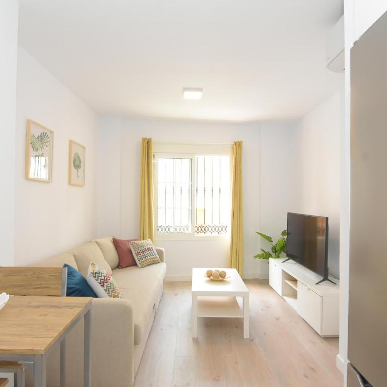 Apartamento recién reformado en el centro de Nerja - Apartamento de 1 dormitorio - 2