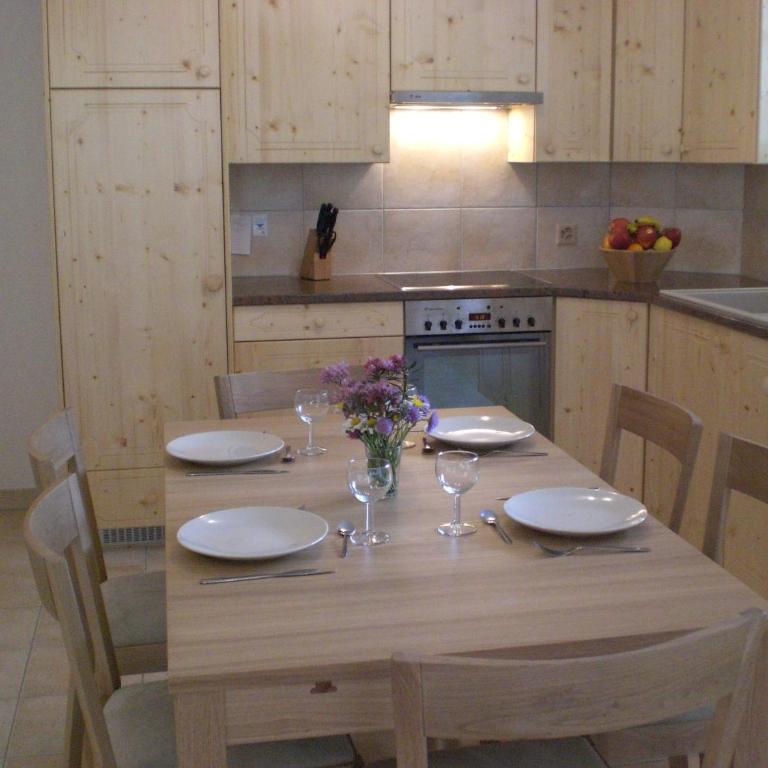 Apartments Vieux Chalet - Two-Bedroom Apartment with Balcony / A 04 - 13