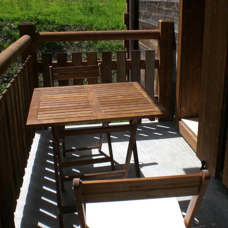 Apartments Vieux Chalet - Two-Bedroom Apartment with Balcony / A 04 - 16