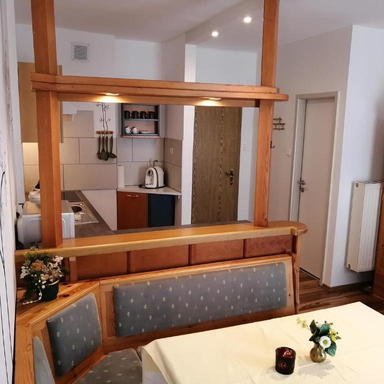 ALPINA Appartements Mallnitz - Apartment mit 1 Schlafzimmer, Balkon und Bergblick - 8