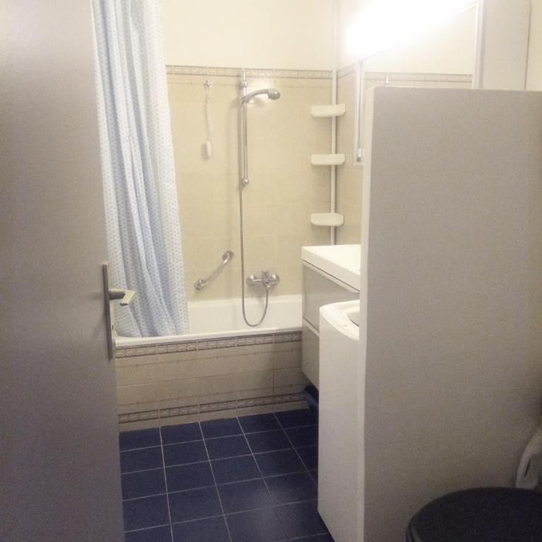 Frejus Plage, Appartement entier , piscine,parking,plage à 200m - Apartment mit 1 Schlafzimmer - 16