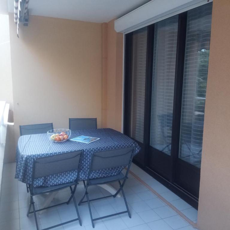 Frejus Plage, Appartement entier , piscine,parking,plage à 200m - Apartment mit 1 Schlafzimmer - 12