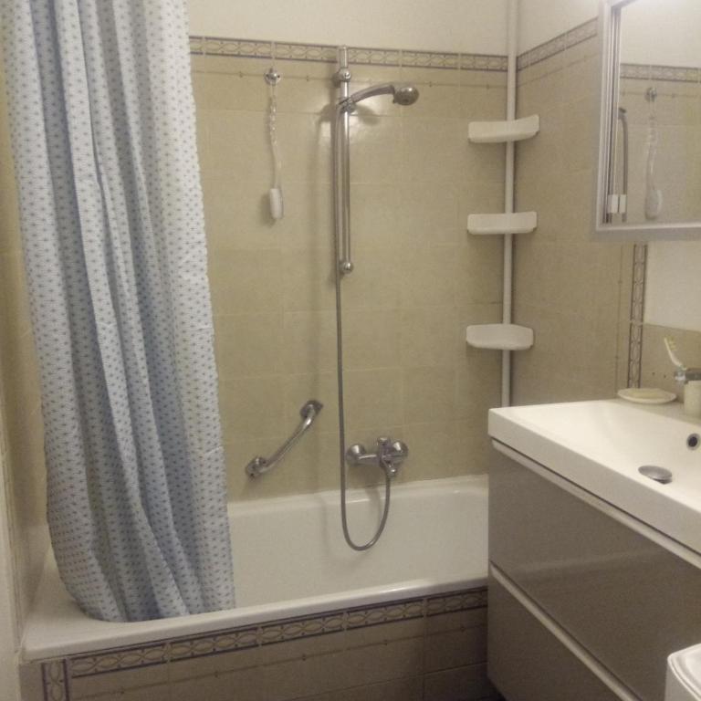Frejus Plage, Appartement entier , piscine,parking,plage à 200m - Apartment mit 1 Schlafzimmer - 17
