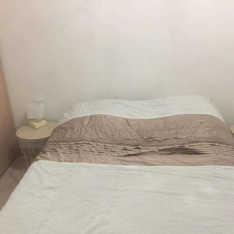 T2 de 33 m2 plus terrasse de 20m2 vue sur mer climatisé à 10 secondes chrono à pied de la plage , mer et sentier du littoral Résidence marina cap négre Six-Fours-les-Plages - Apartment mit 1 Schlafzimmer - 40