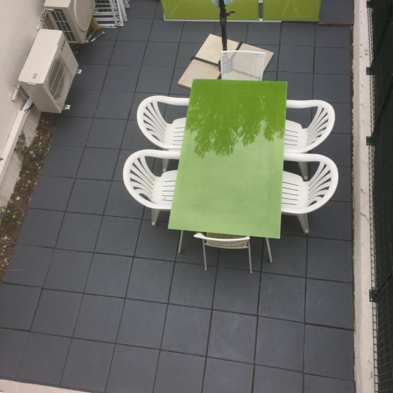 T2 de 33 m2 plus terrasse de 20m2 vue sur mer climatisé à 10 secondes chrono à pied de la plage , mer et sentier du littoral Résidence marina cap négre Six-Fours-les-Plages - Apartment mit 1 Schlafzimmer - 36
