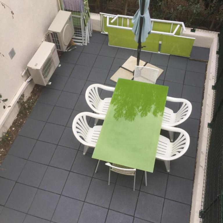 T2 de 33 m2 plus terrasse de 20m2 vue sur mer climatisé à 10 secondes chrono à pied de la plage , mer et sentier du littoral Résidence marina cap négre Six-Fours-les-Plages - Apartment mit 1 Schlafzimmer - 37