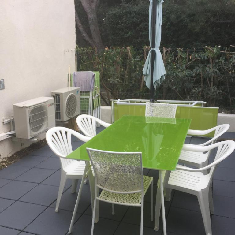 T2 de 33 m2 plus terrasse de 20m2 vue sur mer climatisé à 10 secondes chrono à pied de la plage , mer et sentier du littoral Résidence marina cap négre Six-Fours-les-Plages - Apartment mit 1 Schlafzimmer - 31