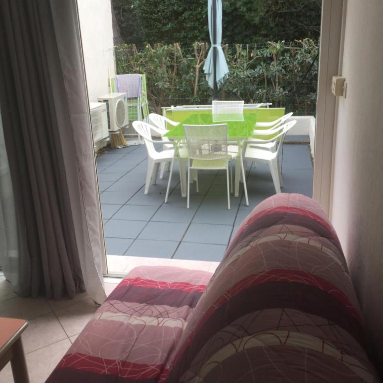 T2 de 33 m2 plus terrasse de 20m2 vue sur mer climatisé à 10 secondes chrono à pied de la plage , mer et sentier du littoral Résidence marina cap négre Six-Fours-les-Plages - Apartment mit 1 Schlafzimmer - 32