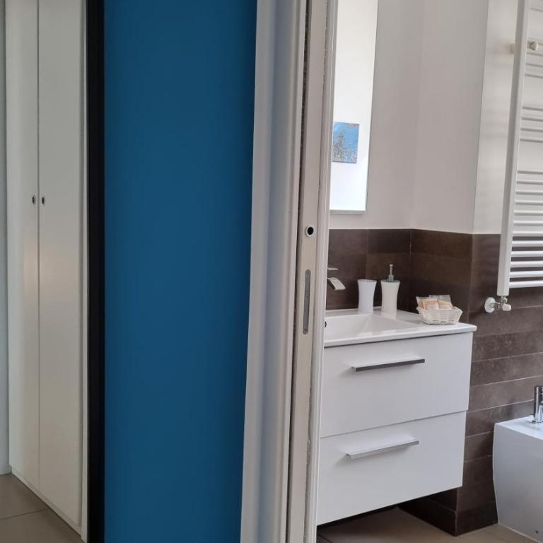 Location10 - Deluxe Double Room with Balcony - 8