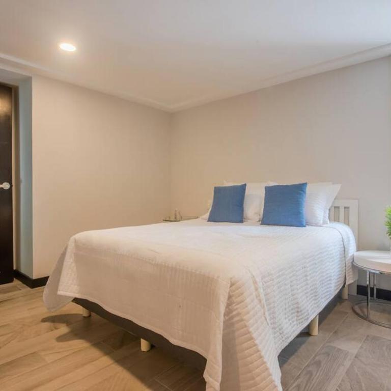 LOCATION- 3-Bdr PENTH-150 mbps- POOL- Priv ROOFTOP - Three-Bedroom Apartment - 11