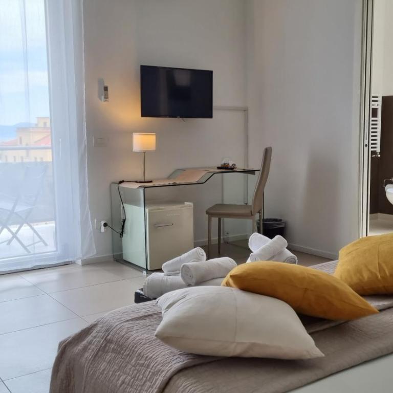 Location10 - Deluxe Double Room with Balcony and Sea View - 7