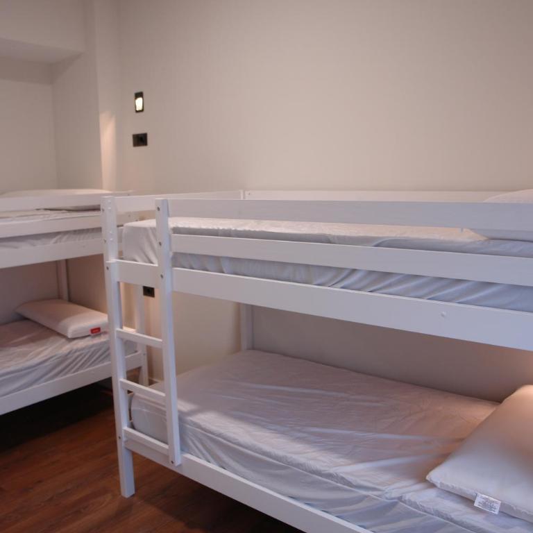 Hostel Trovadores - Habitación Cuádruple con baño privado - 18