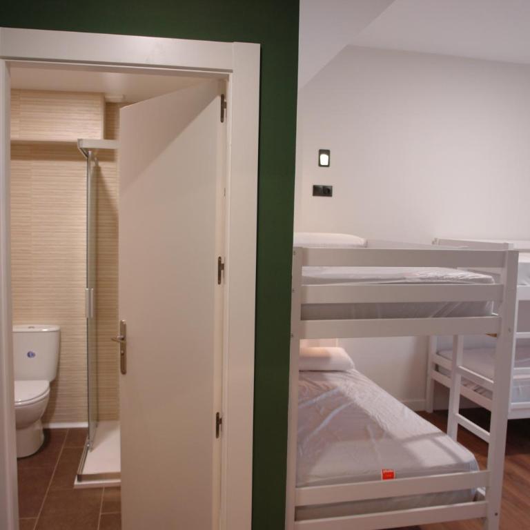 Hostel Trovadores - Habitación Cuádruple con baño privado - 21