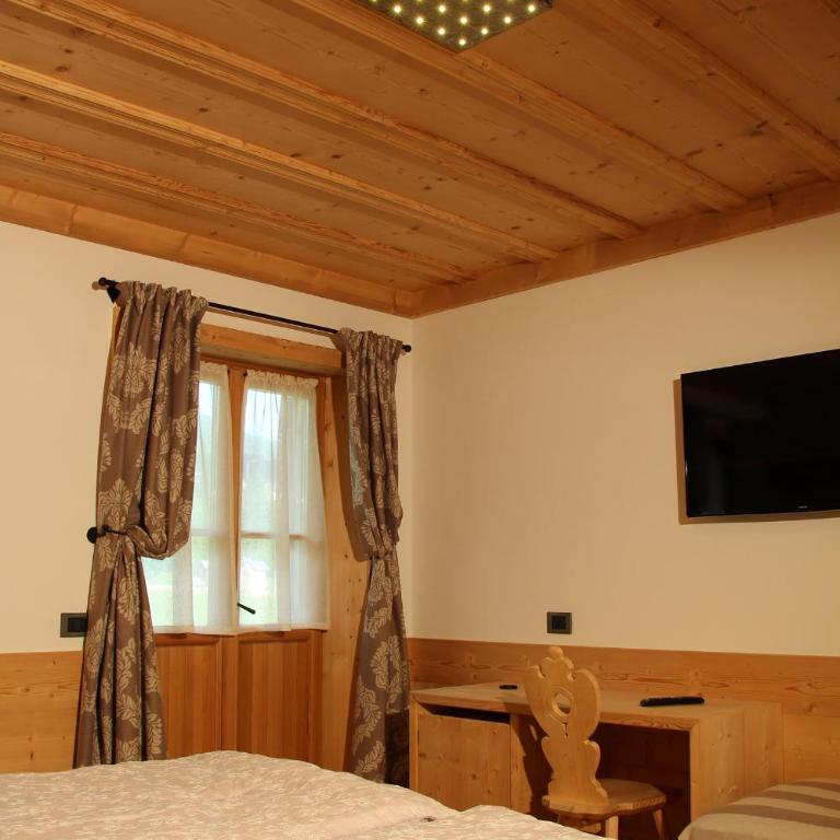 Jägerhaus Agriturismo - Camera Tripla con Vista Montagna - 2