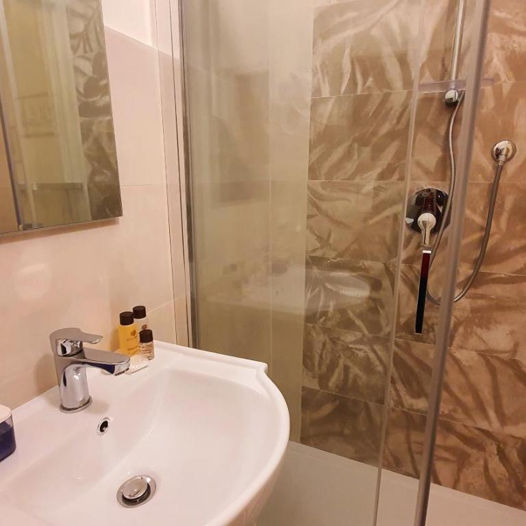Relais Pacinotti Rooms - Camera Matrimoniale con Bagno Privato - 10