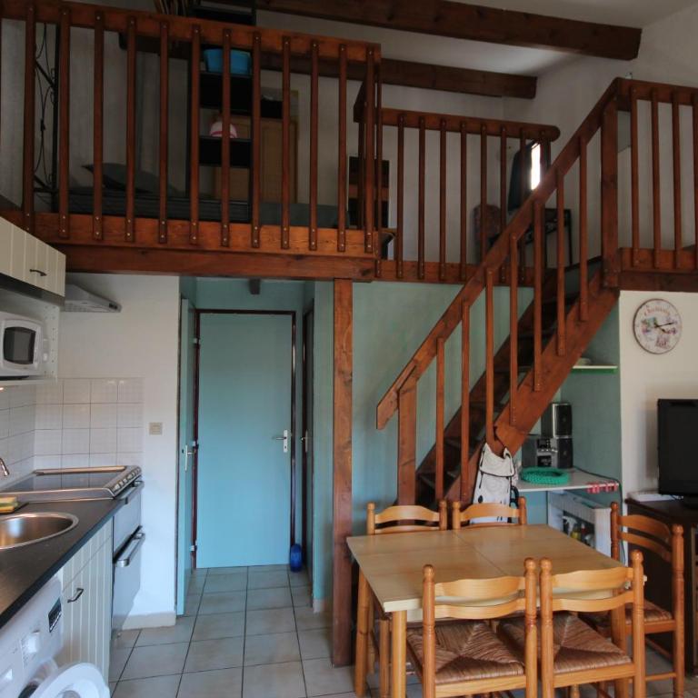 Jolie villa d'angle, séjour climatisé, 4 couchages, terrasse parking dans résidence sécurisée avec piscine commune 400m de la mer LRJP11 - Haus mit 2 Schlafzimmern - 11
