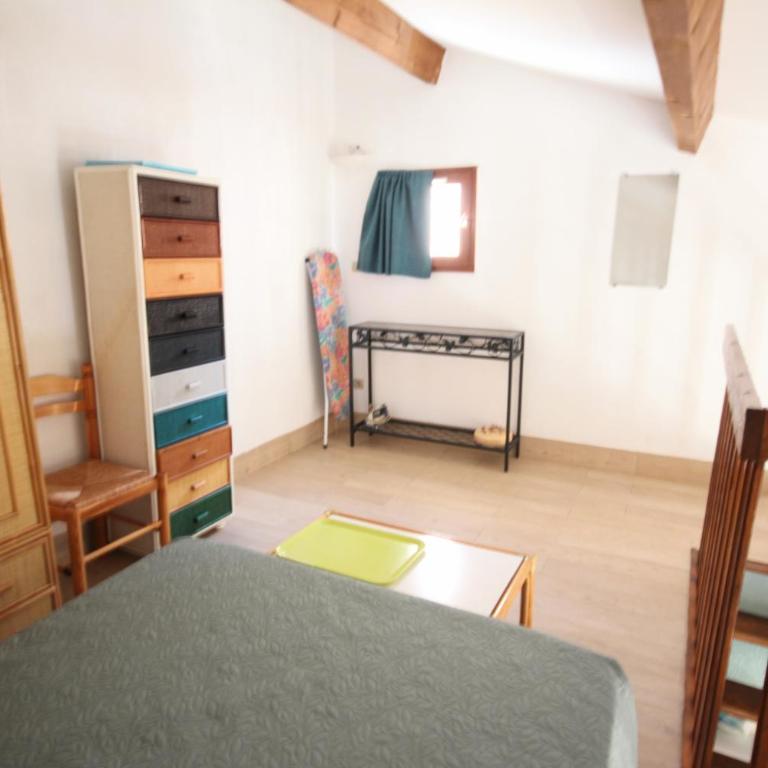 Jolie villa d'angle, séjour climatisé, 4 couchages, terrasse parking dans résidence sécurisée avec piscine commune 400m de la mer LRJP11 - Haus mit 2 Schlafzimmern - 10