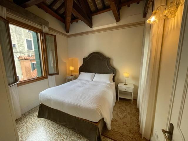 San Gregorio Venice Apartments - One-Bedroom Apartment - 8