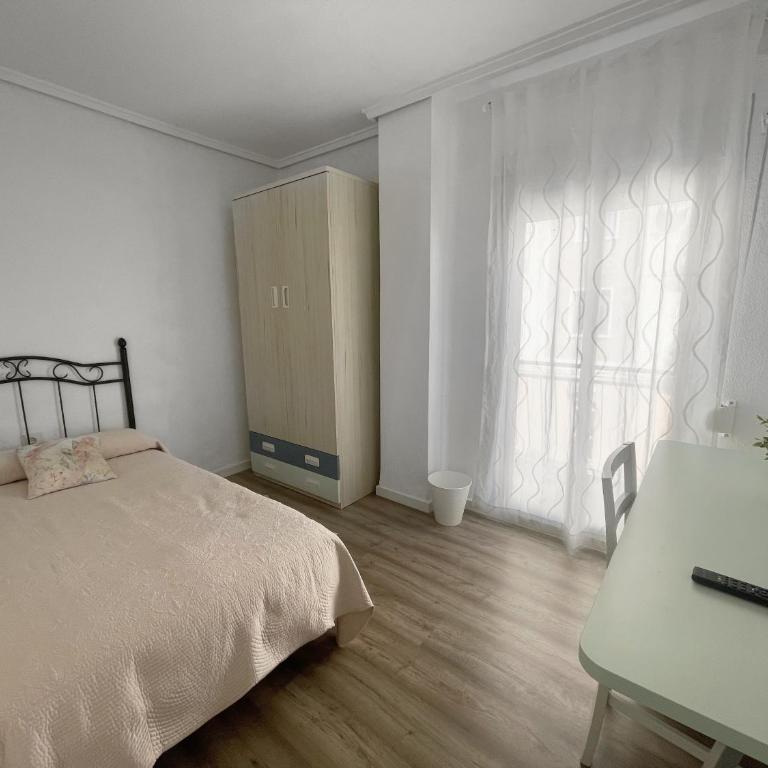 Slow Room Valencia - Single Room with Shared Bathroom and Shared Terrace - 4