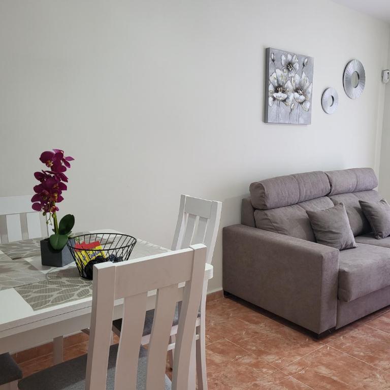 Ático dúplex con piscina privada y vistas al mar en Paraíso de Vera! - Apartamento de 2 dormitorios - 8