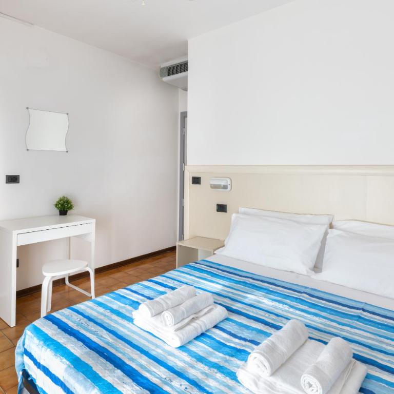 Hotel Mignon Riccione Fronte Mare - Habitación Doble con balcón - 1 o 2 camas - 1