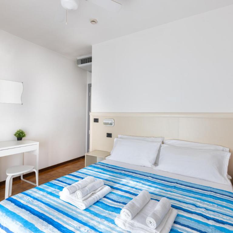 Hotel Mignon Riccione Fronte Mare - Habitación Doble con balcón - 1 o 2 camas - 14